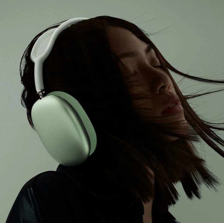 P9 Wireless Bluetooth Headphone in use